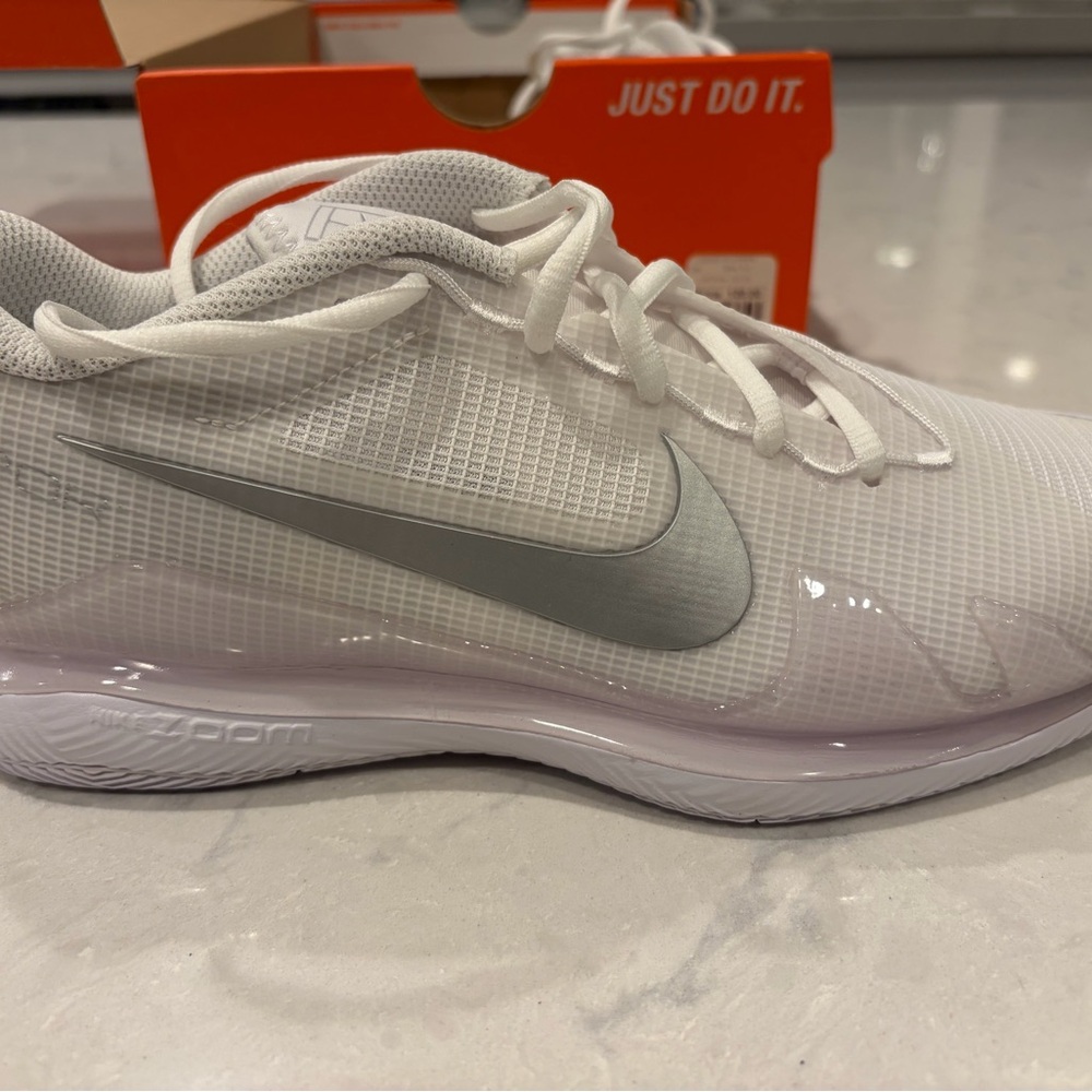 Nike Women's White and Silver Zoom Vapor Pro Sneakers New in Box Size 8